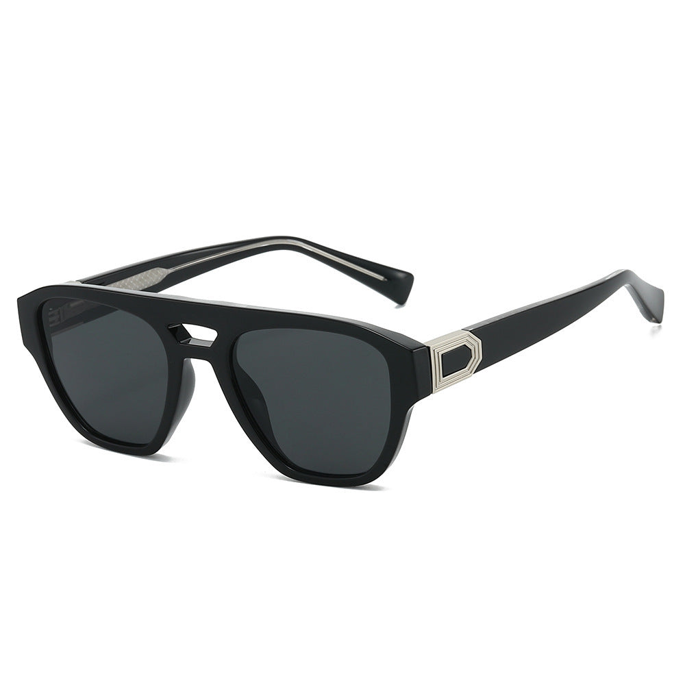 Dame Designer-solbrille med moderne, kantete ramme og gradient Luvikno