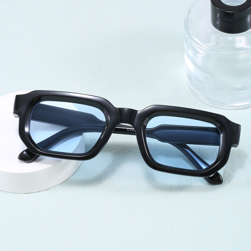 Dame moteriktig firkantet solbrille med klar ramme Luvikno