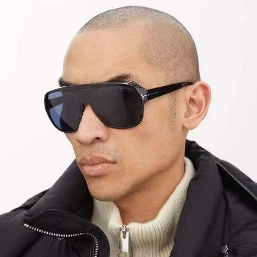 Dame modische solbrille med markant geometri og brune glass Luvikno
