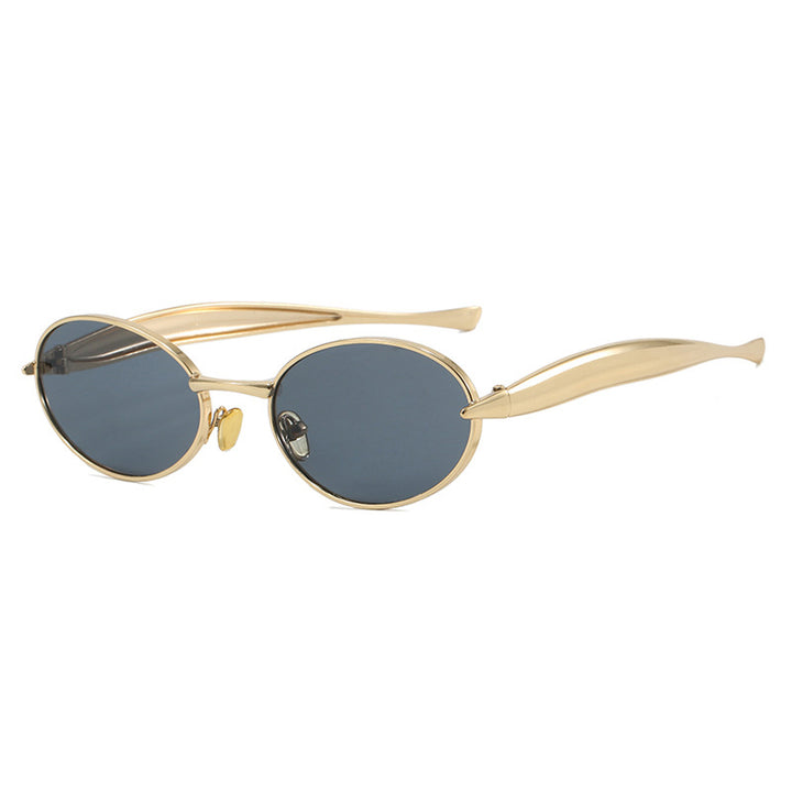 Dame moteriktig solbrille med oval ramme og glitrende detaljer Luvikno