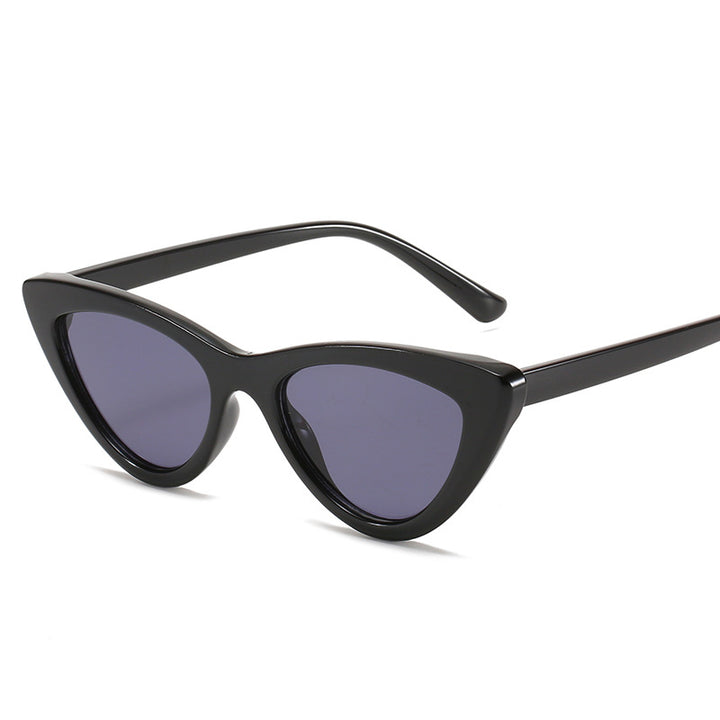 Dame Cat-Eye solbriller med futuristisk design og robust ramme Luvikno