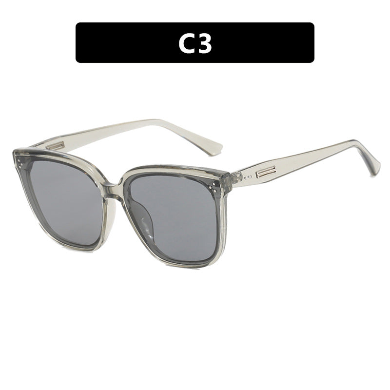 Dame moderne oversized solbrille med elegant, bred ramme Luvikno