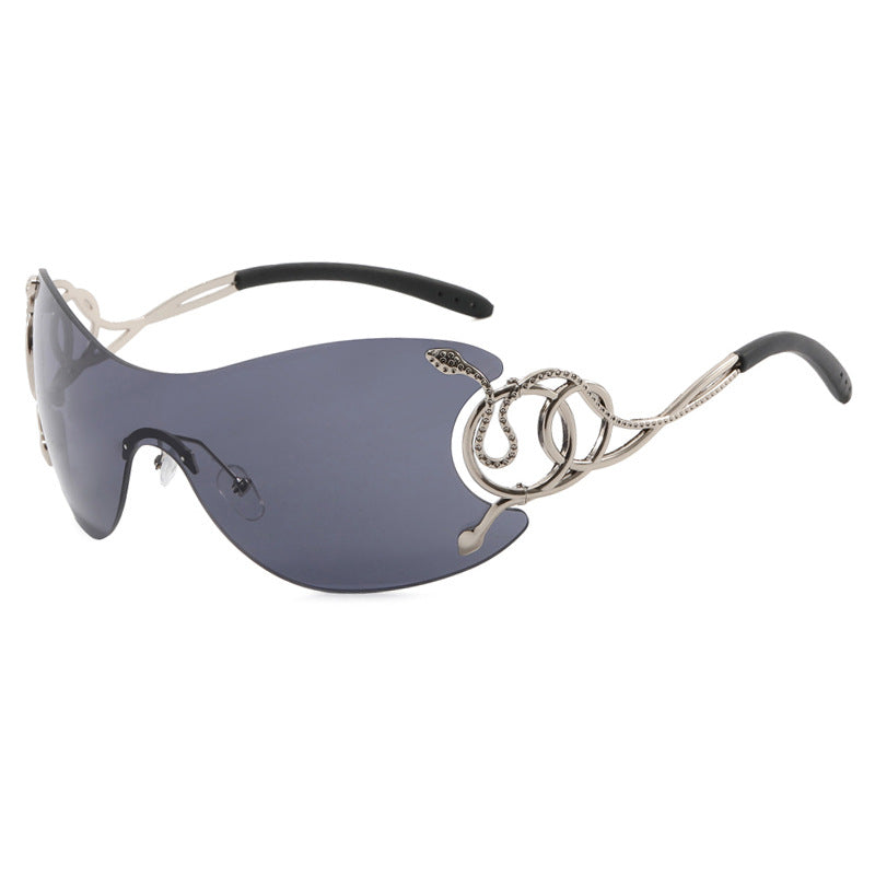 Dame futuristisk solbrille med lekent design Luvikno