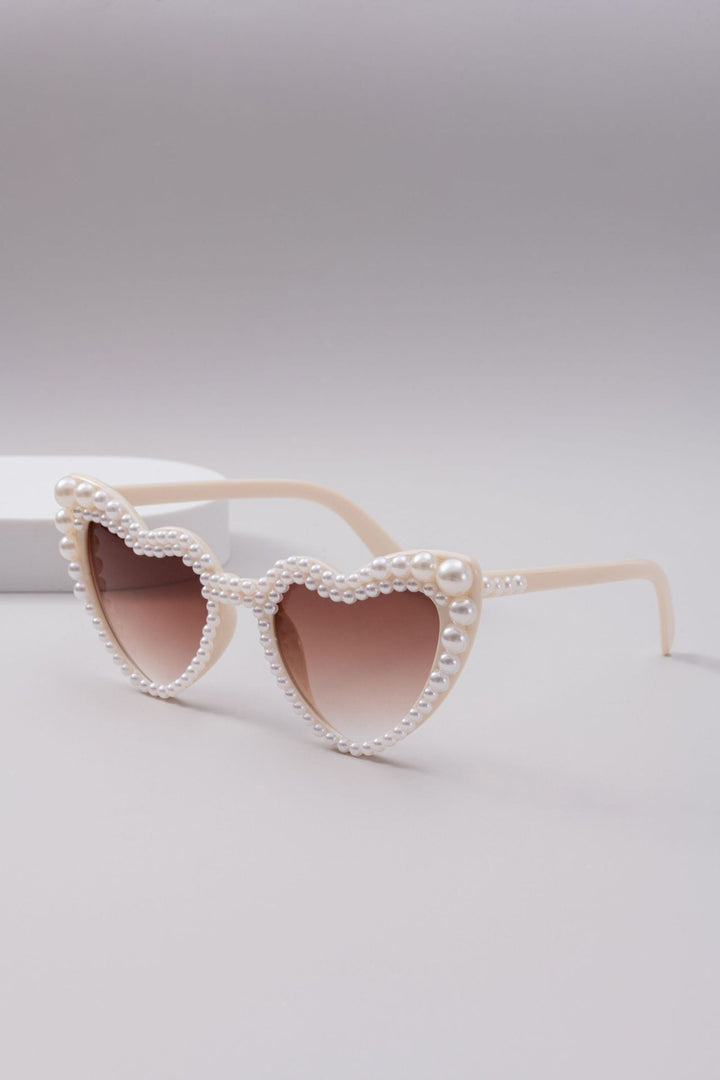 Dame designer solbrille med perleinnramming fra Luvikno