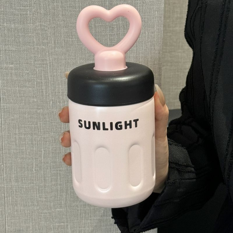 Damen praktische Trinkflasche mit Herzgriff Luvikno