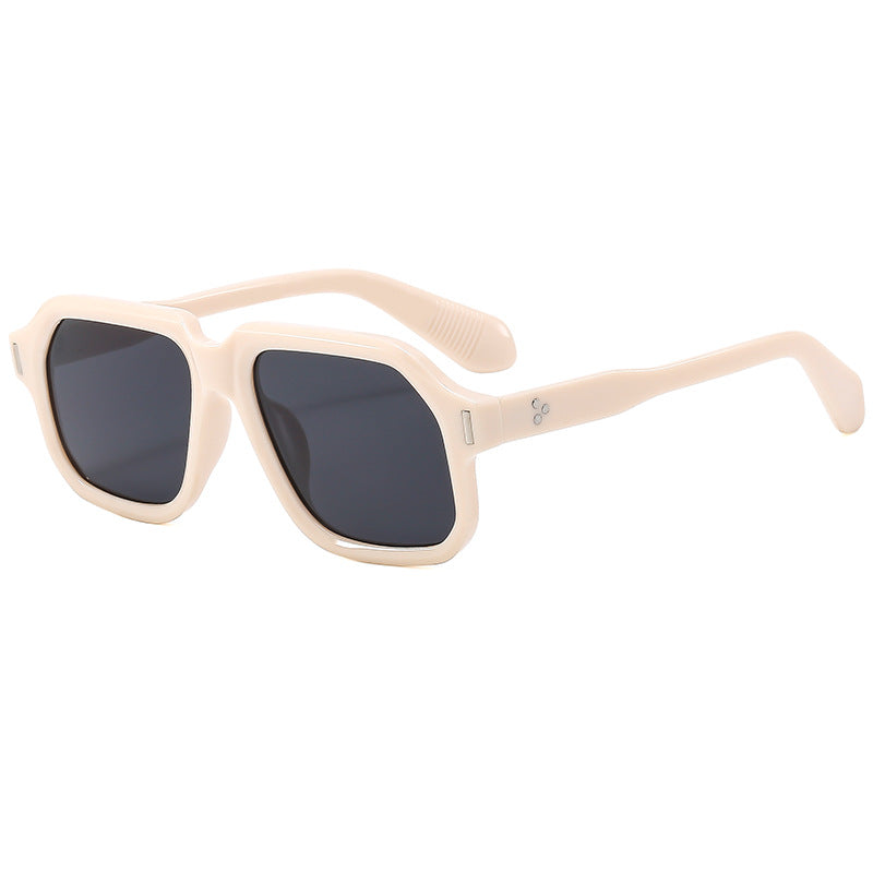 Damer elegant og stilfull solbrille i moderne design Luvikno