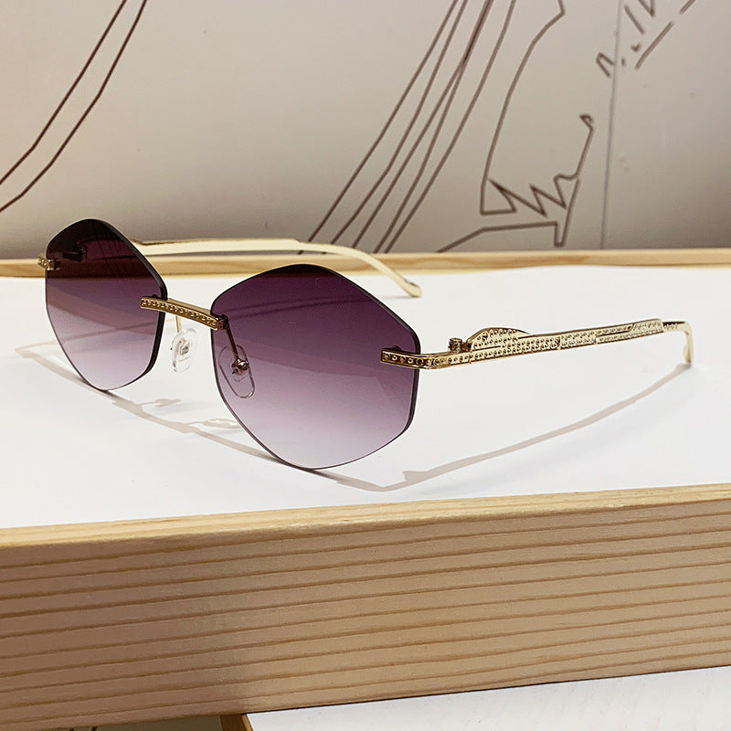 Dame ekstravagant solbrille med glitrende aksenter Luvikno