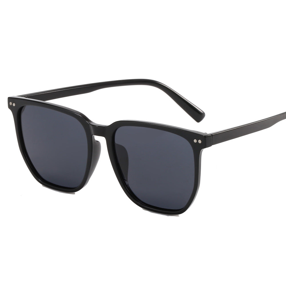 Dame moteriktig solbrille i klart design Luvikno