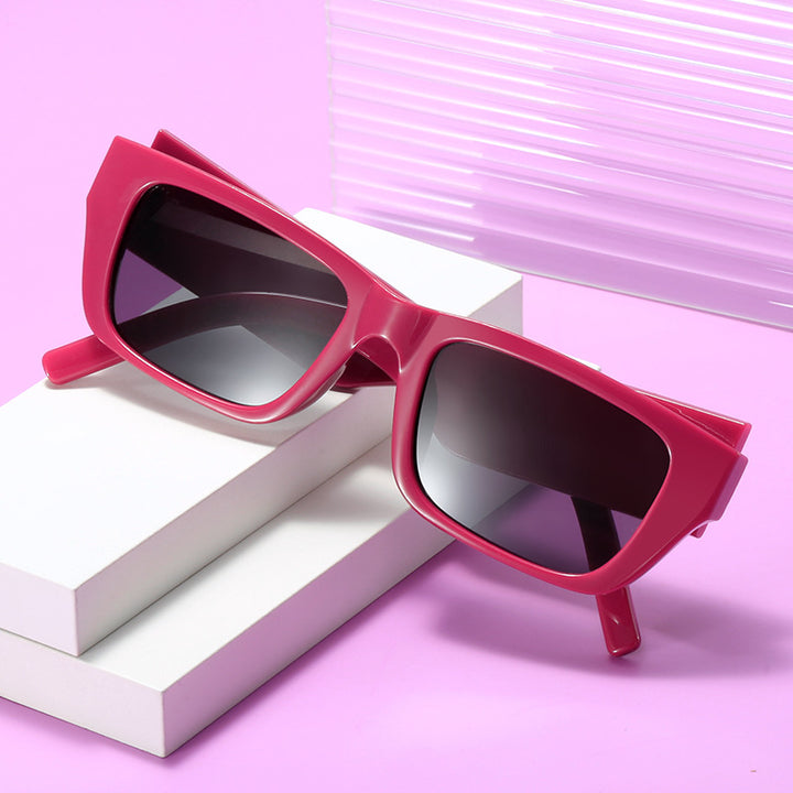 Dame moteriktig rektangulær solbrille i innovativ design Luvikno