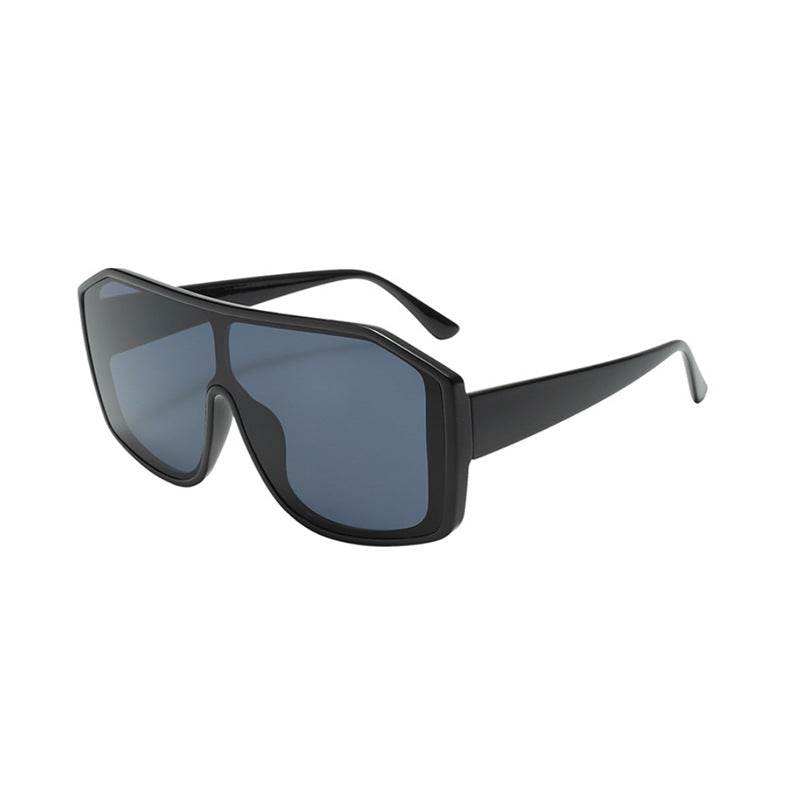 Dame oversized solbrille med robust ramme og stilig design Luvikno
