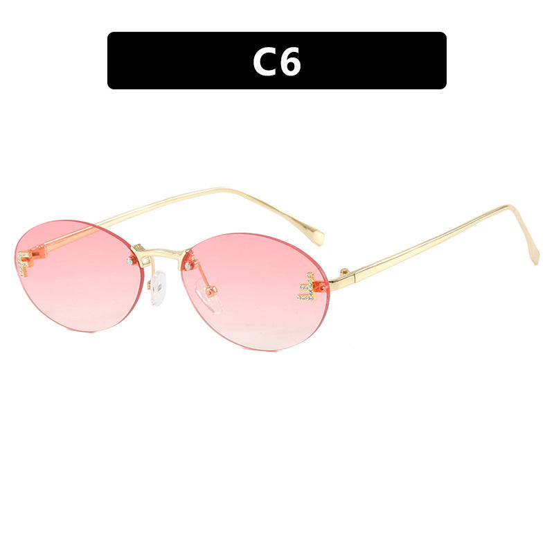 Dame mote trendy solbriller med elegante, runde glass og filigran metallramme Luvikno