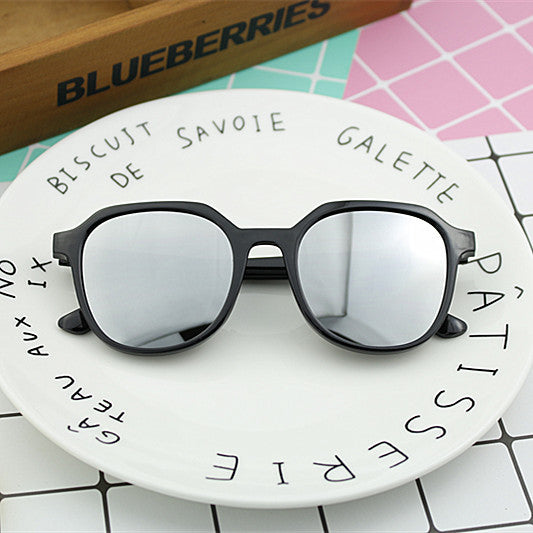Dame moterik solbrille i elegant, åttekantet design Luvikno