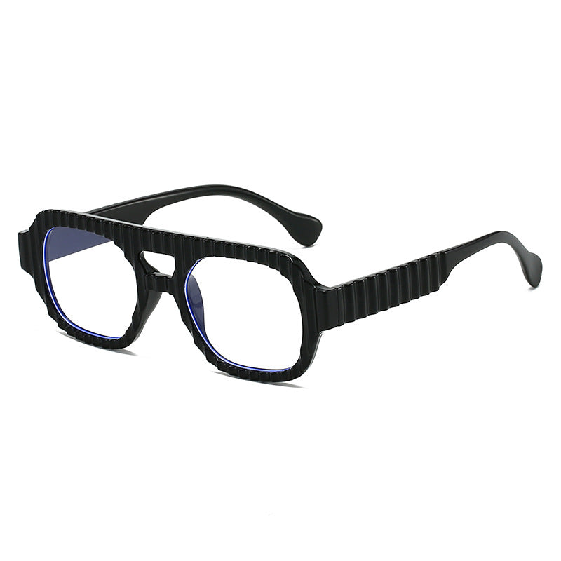 Dame moteriktig solbrille i futuristisk design med strukturert ramme Luvikno