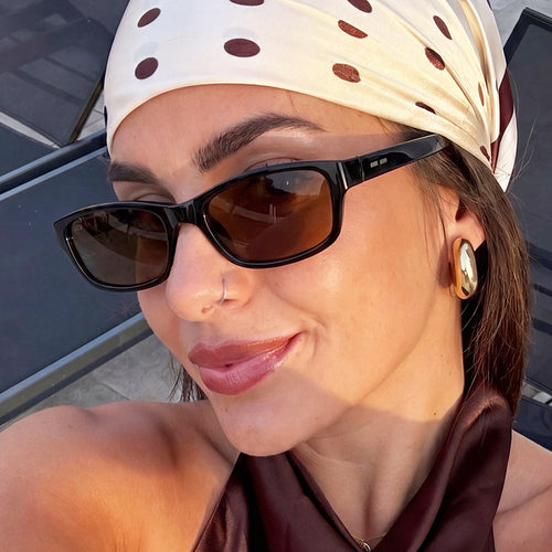 Dame solbrille i moderne, kantete design Luvikno