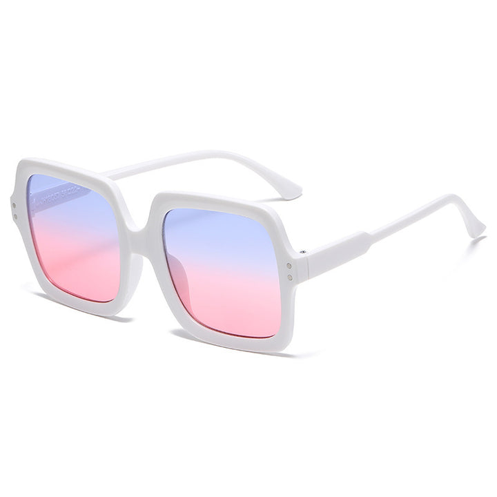 Dame moteriktig kvadratisk solbrille med speilende glass Luvikno