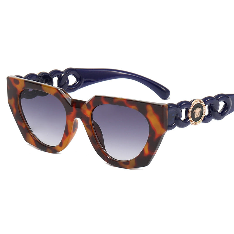 Dame moteriktig solbrille med ekstravagant design og luksuriøse detaljer Luvikno