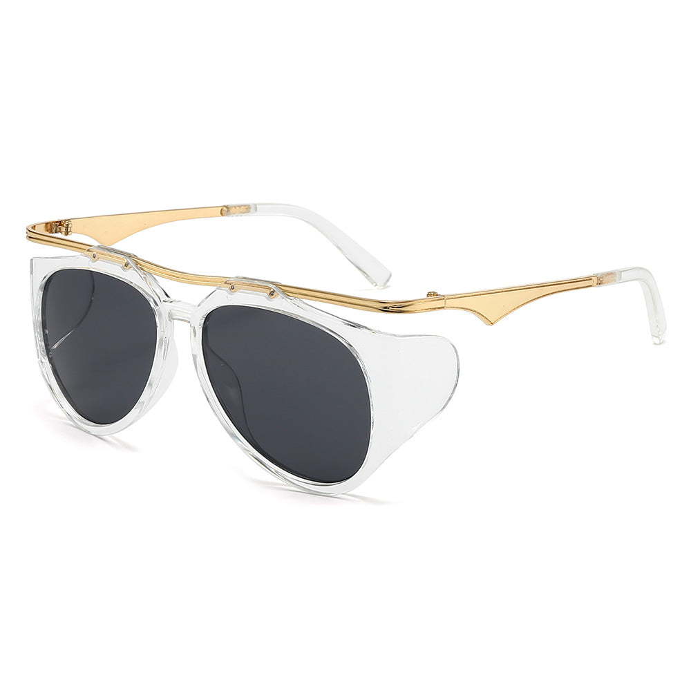 Dame Modis sport solbrille med oversized ramme og gull aksenter Luvikno