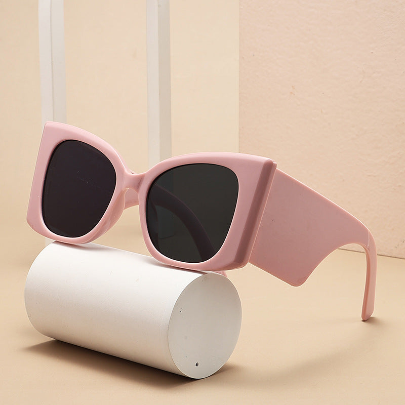Dame moteriktig oversized solbrille med glamorøst design Luvikno