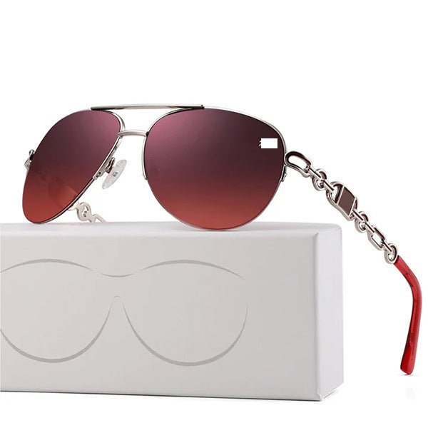 Dame aviator solbrille med moteriktig kjededetalj Luvikno