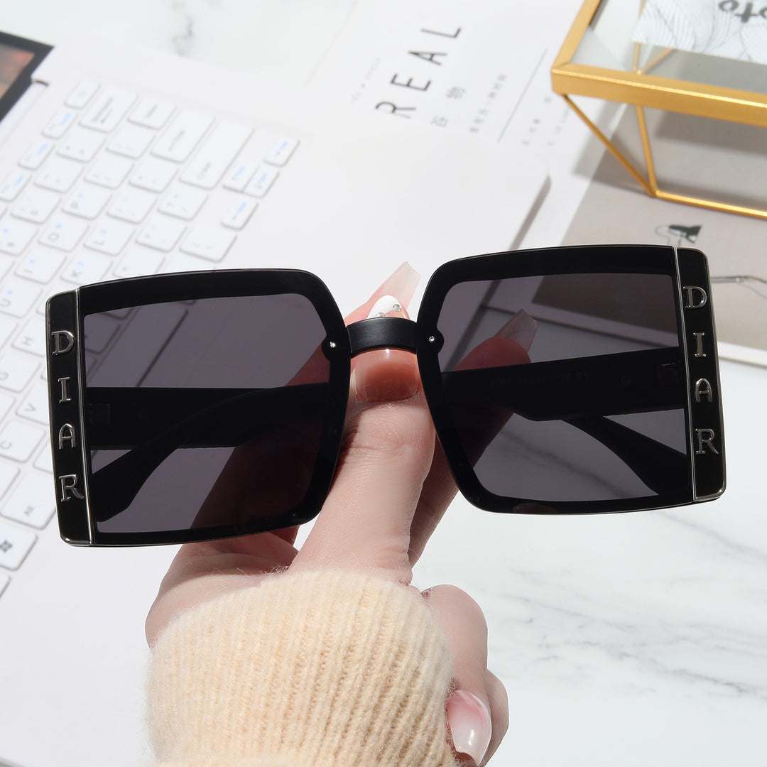 Dame solbrille i moderne kvadratisk design Luvikno