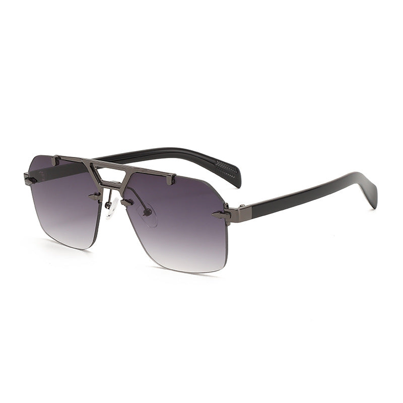 Dame Designer-solbrille med iøynefallende geometrisk form Luvikno