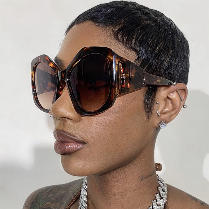 Dame oversized solbrille med futuristisk design Luvikno
