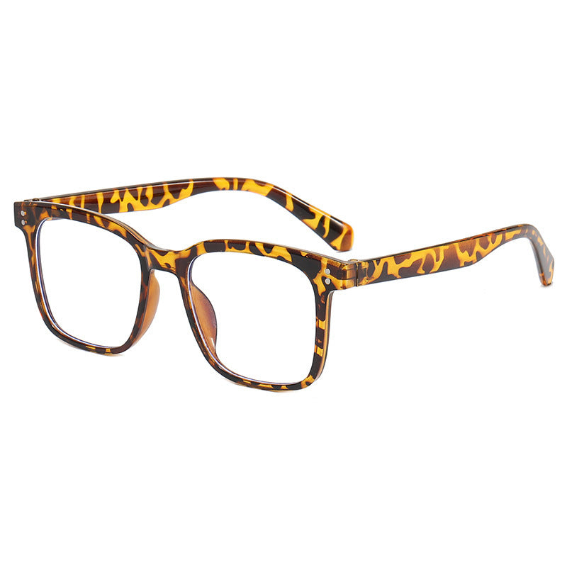 Dame moteriktig solbrille i moderne firkantet design Luvikno