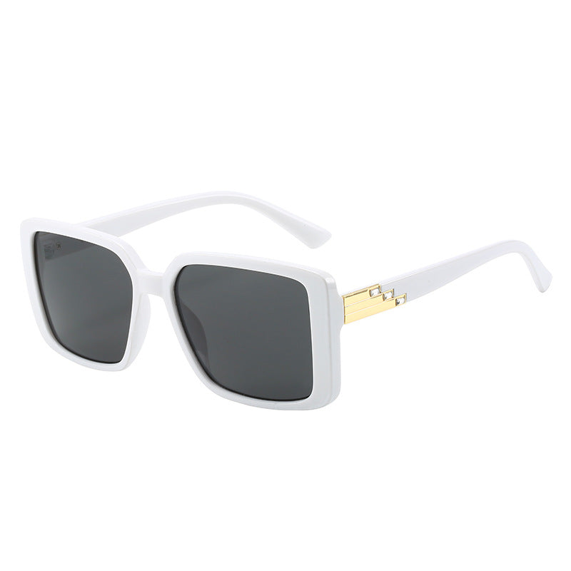 Dame moteriktig firkantet solbrille med trendy detaljer Luvikno