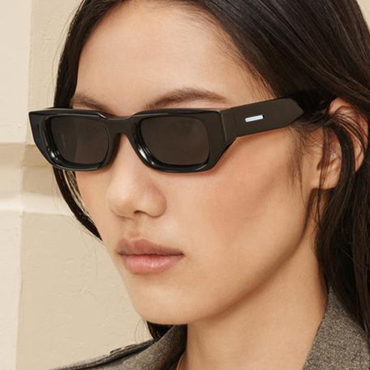 Dame trendy solbriller med innovativ, transparent ramme og polarisert glass Luvikno