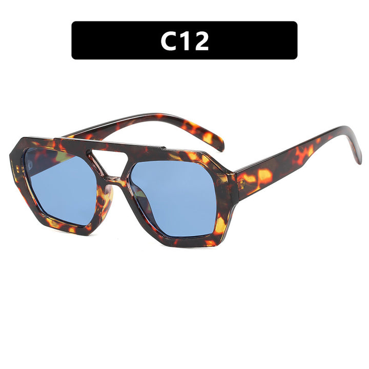 Dame oversized solbrille i markant, åttkantet design Luvikno