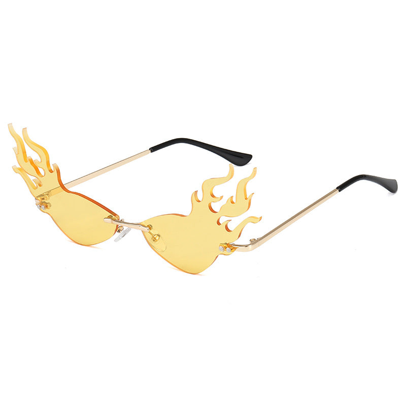 Dame moteriktig solbrille med flammeformet design Luvikno