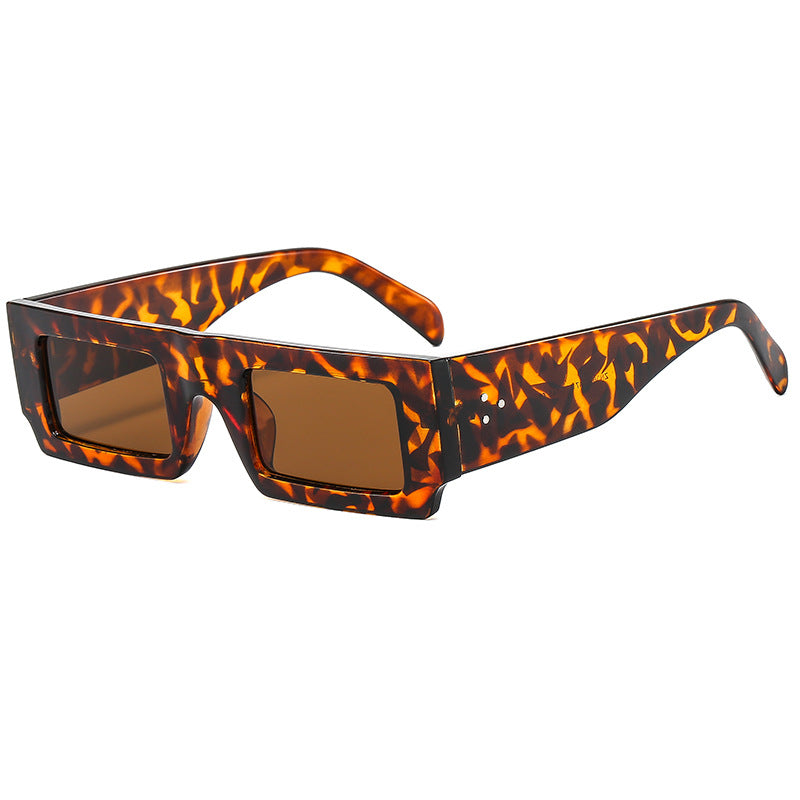 Dame statement solbrille med kvadratisk ramme og futuristisk design Luvikno