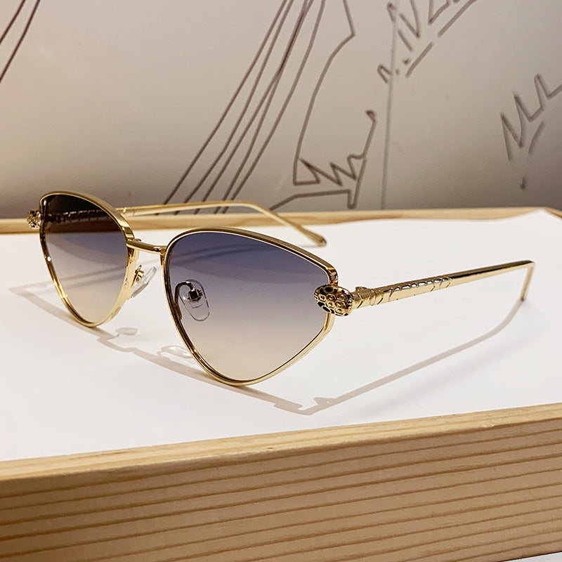 Dame designer solbrille med stilig cat-eye design og luksuriøs ramme Luvikno