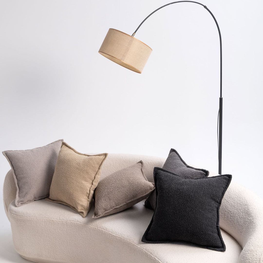 Kvinnens kosepute med moderne strukturell design Luvikno