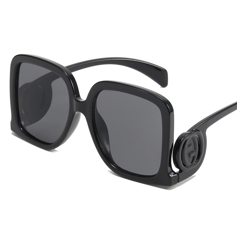 Dame solbrille i elegant kvadrat-design Luvikno