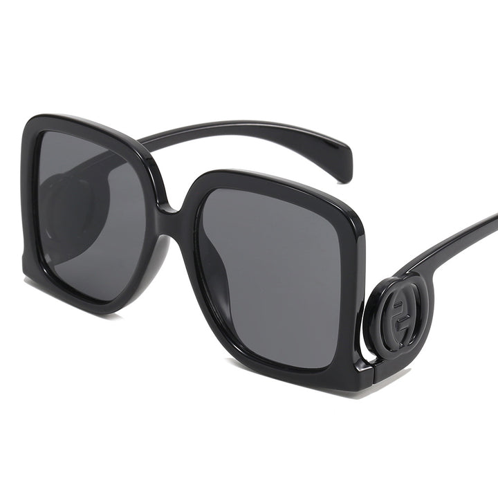 Dame solbrille i elegant kvadrat-design Luvikno