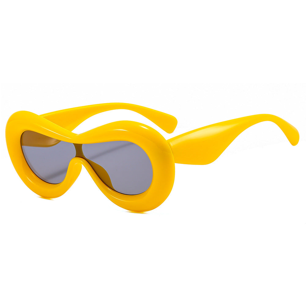 Dame moteriktig solbrille med nostalgisk sving Luvikno