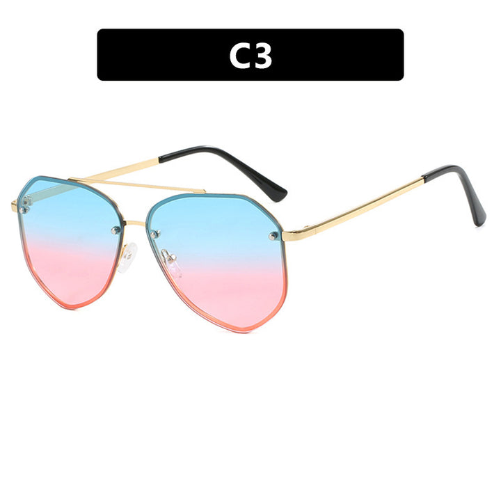 Dame geometrisk solbrille med filigran ramme Luvikno