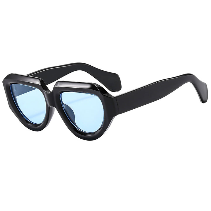 Dame cat-eye solbrille med moderne gjennomsiktig ramme og UV-beskyttelse Luvikno