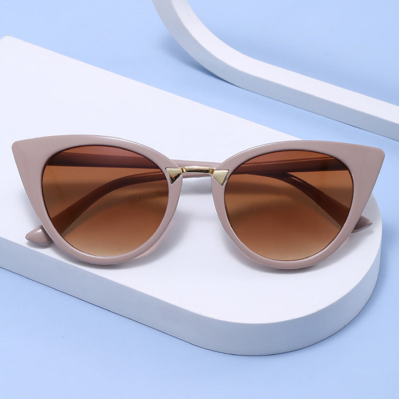 Dame Cat-Eye solbrille med elegant gull detaljer Luvikno