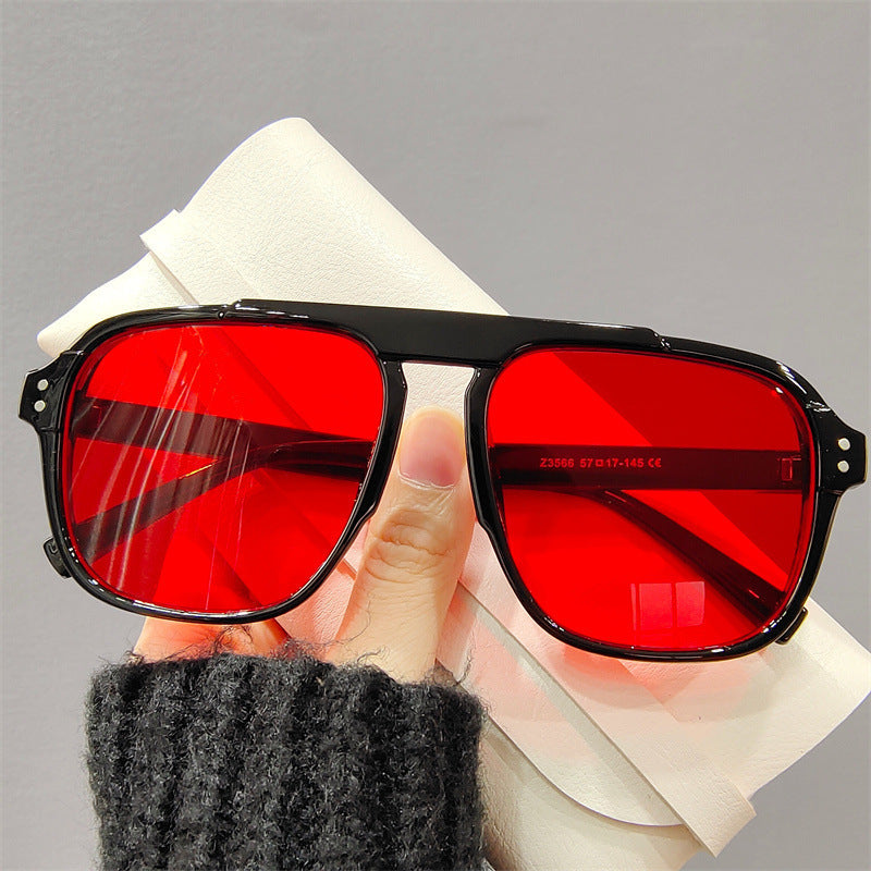 Dame geometrisk solbrille med polarisert gult glass Luvikno