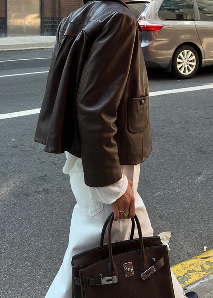 Luvik | Lyhennetty nappikaulus keinonahkatakki