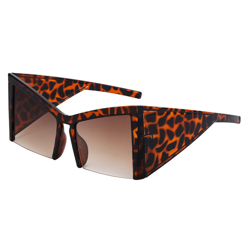 Dame futuristisk solbrille med markant vinkelramme Luvikno