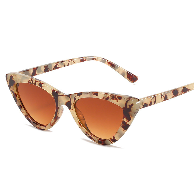 Dame Cat-Eye solbriller med futuristisk design og robust ramme Luvikno
