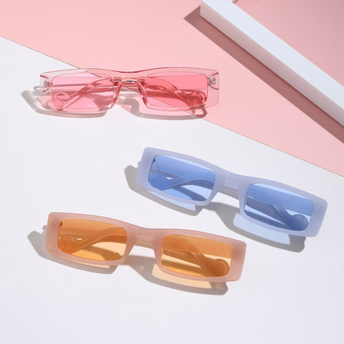 Damer moteriktig rektangulær solbrille i innovativ design Luvikno