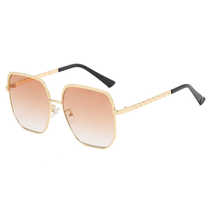 Dame moteriktig solbrille med firkantet ramme og stilige detaljer Luvikno