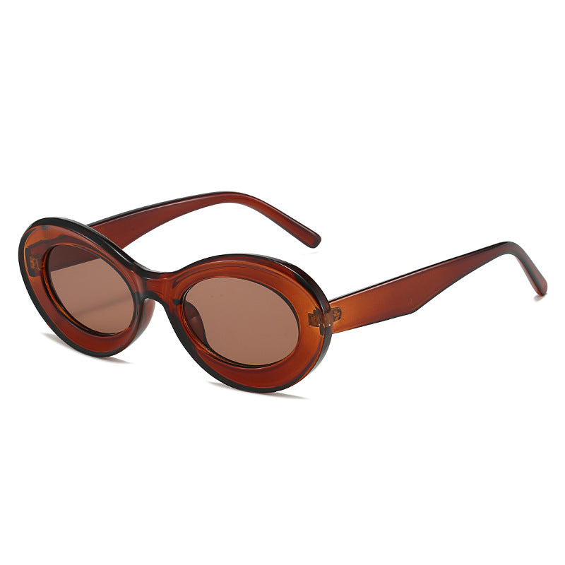 Dame moteriktig solbrille i oval design Luvikno
