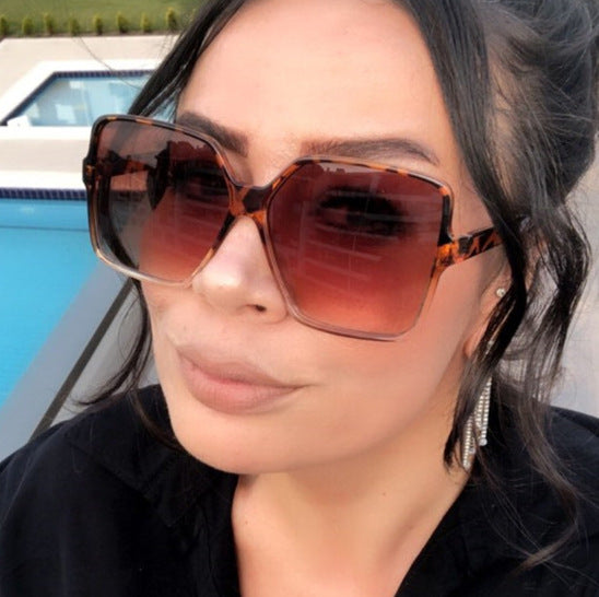 Dame oversized kvadratisk solbrille med elegant ramme Luvikno