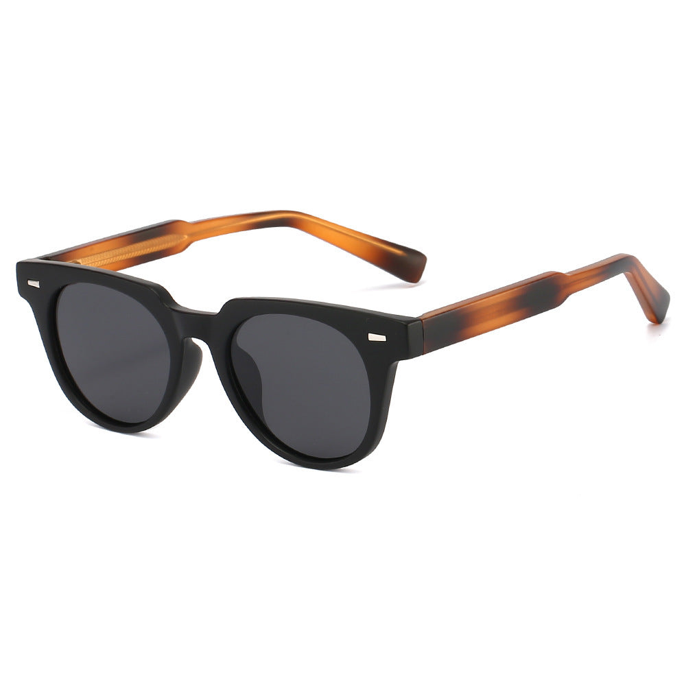 Dame moteriktig solbrille i elegant retro-design Luvikno