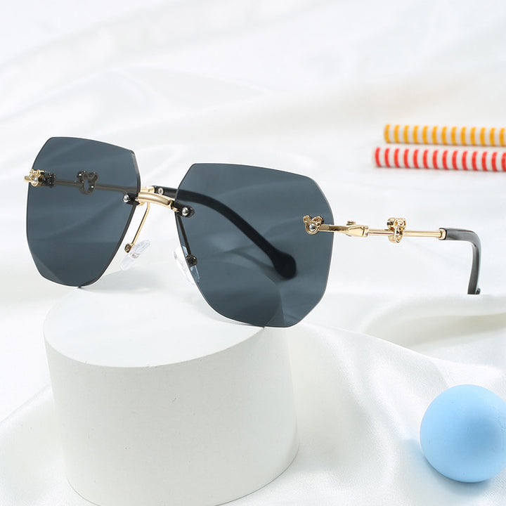 Dame stilige oversized solbriller med fasettert ramme Luvikno